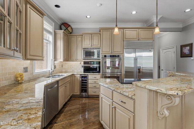 3801 Jackson Bend Drive, Louisville, TN 37777