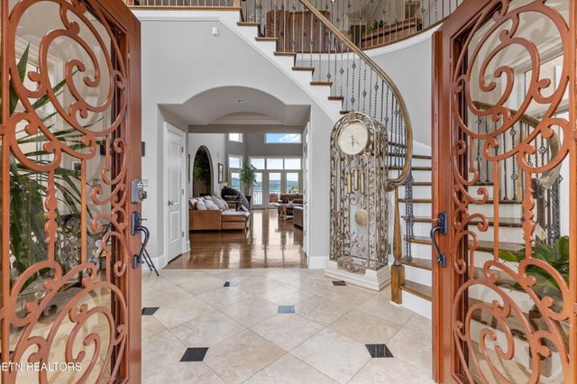 3801 Jackson Bend Drive, Louisville, TN 37777