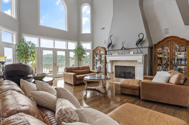 3801 Jackson Bend Drive, Louisville, TN 37777