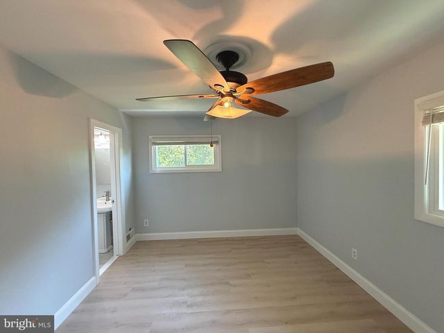 98 S IRIS ST, Alexandria, VA 22304