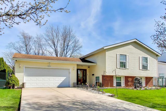 2215 S BRADFORD Drive, Wheaton, IL 60189