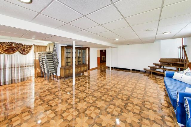 2215 S BRADFORD Drive, Wheaton, IL 60189