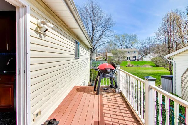 2215 S BRADFORD Drive, Wheaton, IL 60189