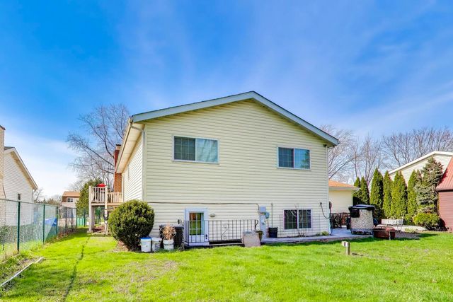 2215 S BRADFORD Drive, Wheaton, IL 60189