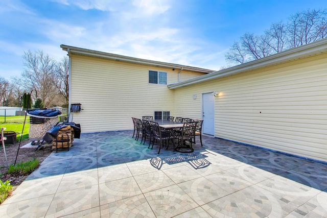 2215 S BRADFORD Drive, Wheaton, IL 60189