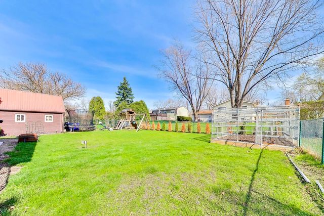 2215 S BRADFORD Drive, Wheaton, IL 60189
