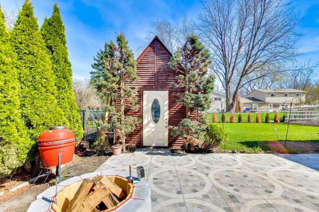 2215 S BRADFORD Drive, Wheaton, IL 60189