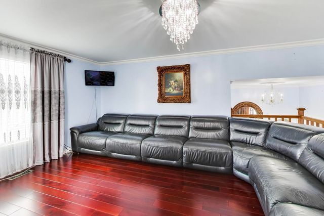2215 S BRADFORD Drive, Wheaton, IL 60189