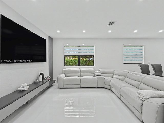 589 SE 35th Terrace, Homestead, FL 33033
