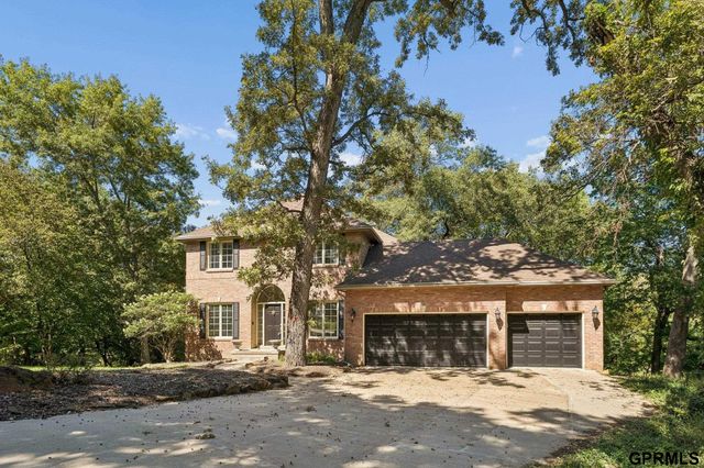 19719 Raven Drive, Louisville, NE 68037