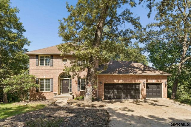 19719 Raven Drive, Louisville, NE 68037