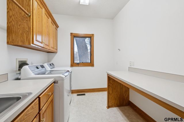 19719 Raven Drive, Louisville, NE 68037