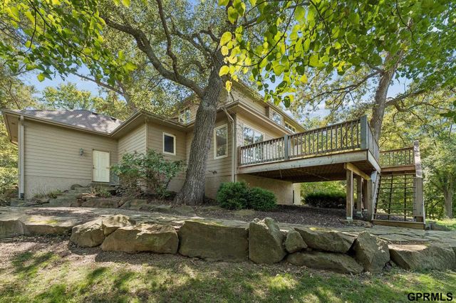 19719 Raven Drive, Louisville, NE 68037