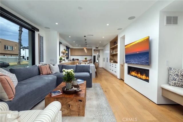 122 22nd Street, Huntington Beach, CA 92648