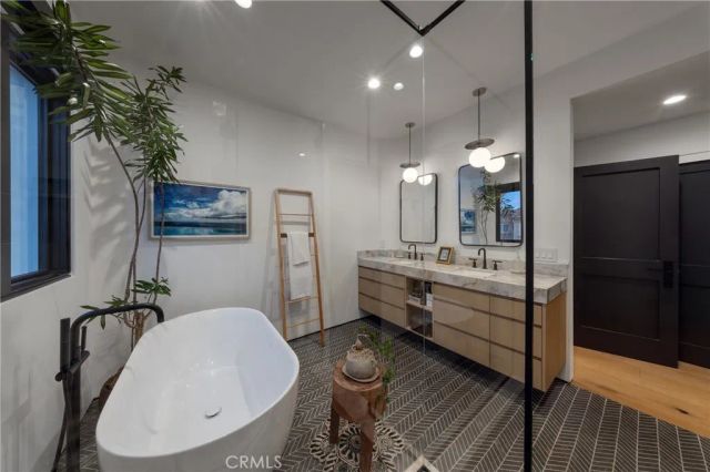 122 22nd Street, Huntington Beach, CA 92648