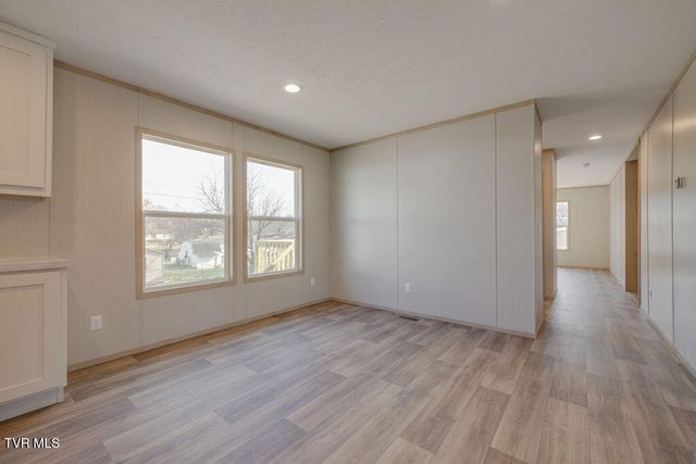 319 Lories Lane, Piney Flats, TN 37686