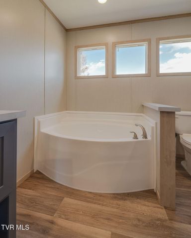 319 Lories Lane, Piney Flats, TN 37686