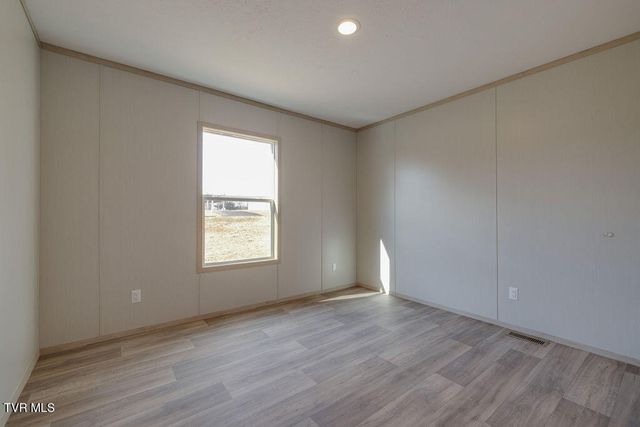 319 Lories Lane, Piney Flats, TN 37686