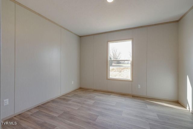 319 Lories Lane, Piney Flats, TN 37686