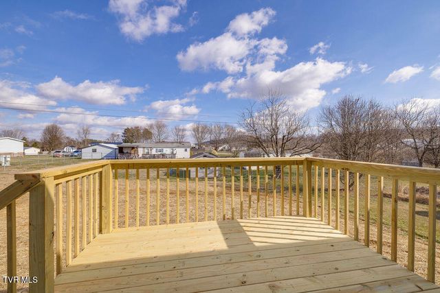 319 Lories Lane, Piney Flats, TN 37686