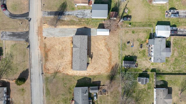 319 Lories Lane, Piney Flats, TN 37686