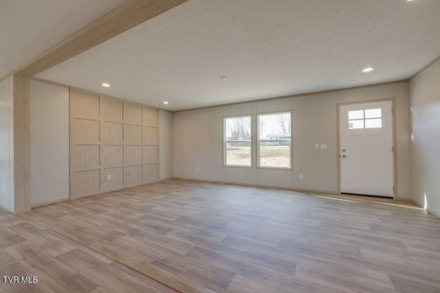 319 Lories Lane, Piney Flats, TN 37686