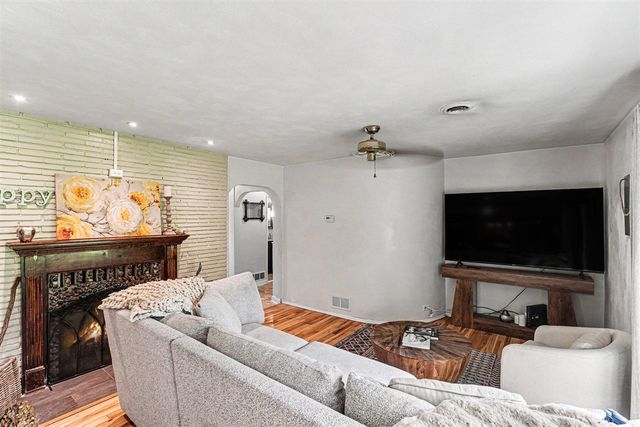 6 E Langley Road, Battle Creek, MI 49015
