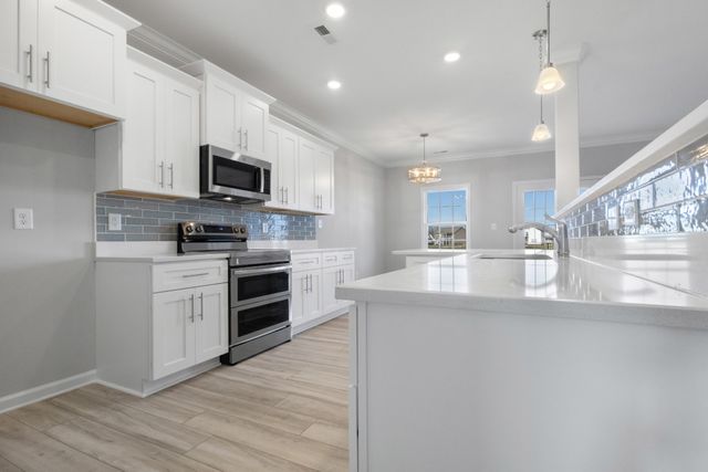 2538 Rafiki Dr, Clarksville, TN 37042