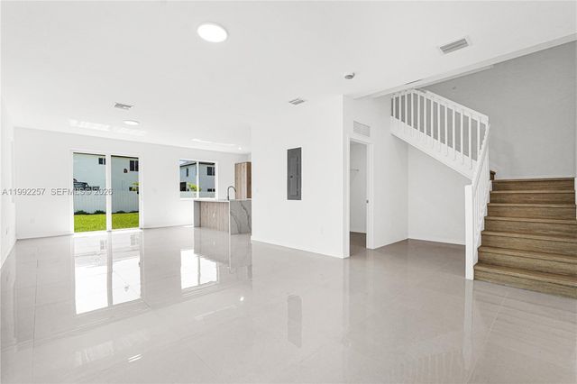 22431 SW 125 ave 19A, Miami, FL 33170