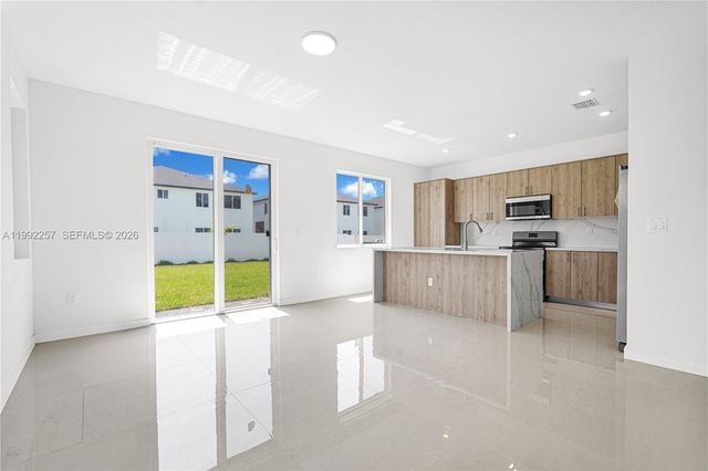 22431 SW 125 ave 19A, Miami, FL 33170