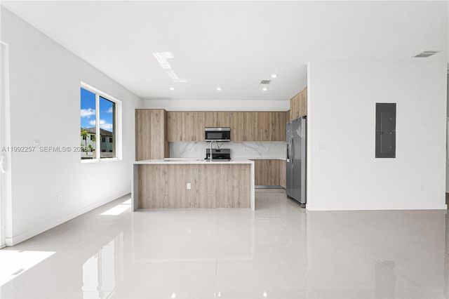 22431 SW 125 ave 19A, Miami, FL 33170
