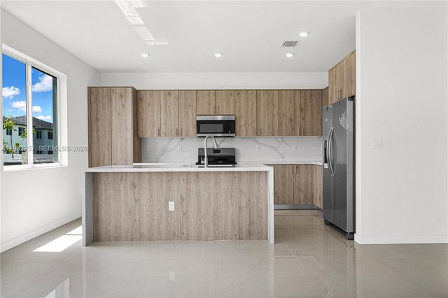 22431 SW 125 ave 19A, Miami, FL 33170
