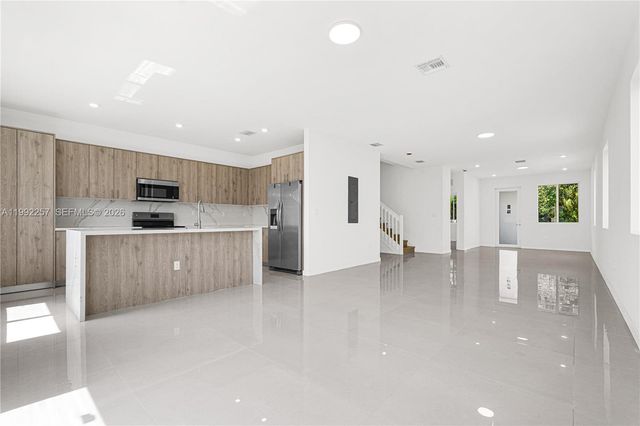 22431 SW 125 ave 19A, Miami, FL 33170