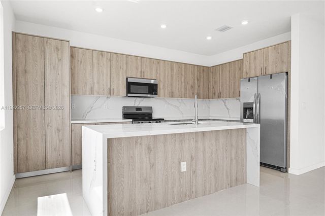 22431 SW 125 ave 19A, Miami, FL 33170