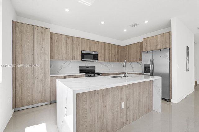 22431 SW 125 ave 19A, Miami, FL 33170