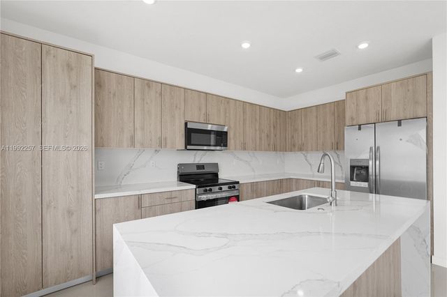 22431 SW 125 ave 19A, Miami, FL 33170