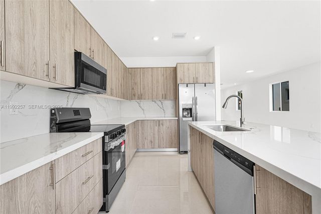 22431 SW 125 ave 19A, Miami, FL 33170