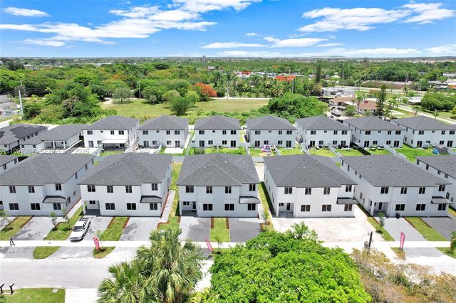 22431 SW 125 ave 19A, Miami, FL 33170