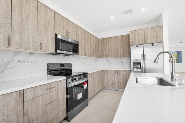 22431 SW 125 ave 19A, Miami, FL 33170