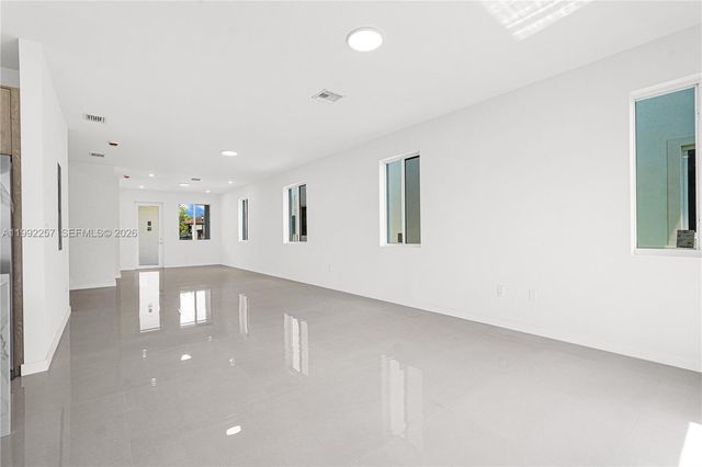 22431 SW 125 ave 19A, Miami, FL 33170