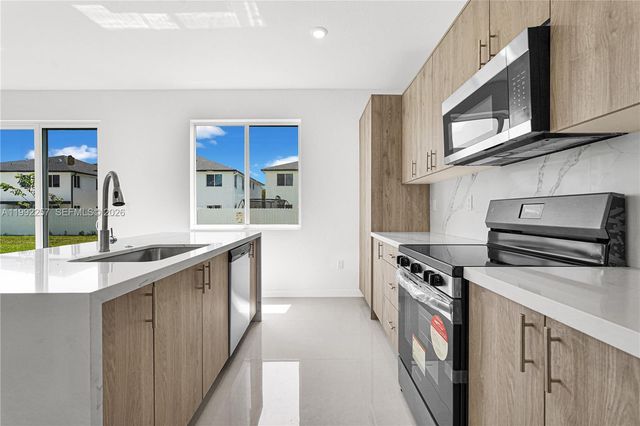 22431 SW 125 ave 19A, Miami, FL 33170