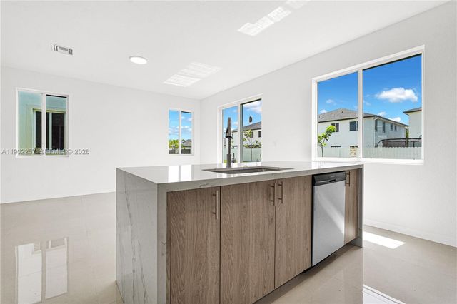22431 SW 125 ave 19A, Miami, FL 33170