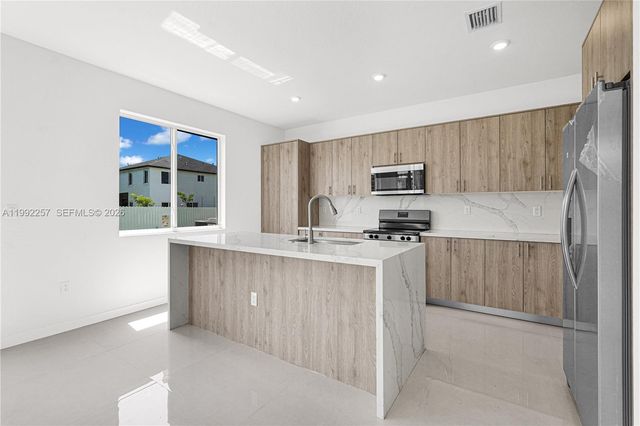 22431 SW 125 ave 19A, Miami, FL 33170