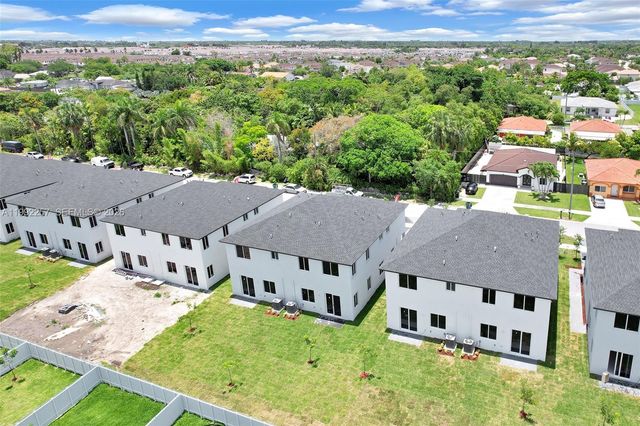 22431 SW 125 ave 19A, Miami, FL 33170
