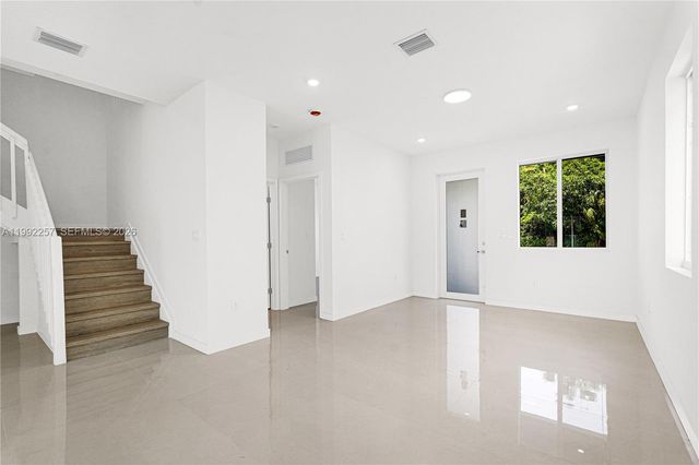 22431 SW 125 ave 19A, Miami, FL 33170