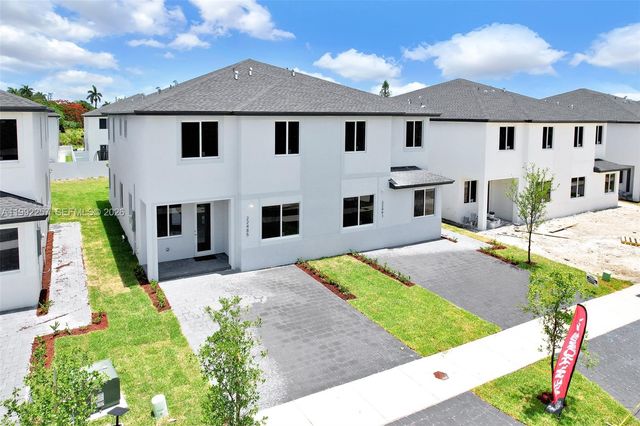 22431 SW 125 ave 19A, Miami, FL 33170