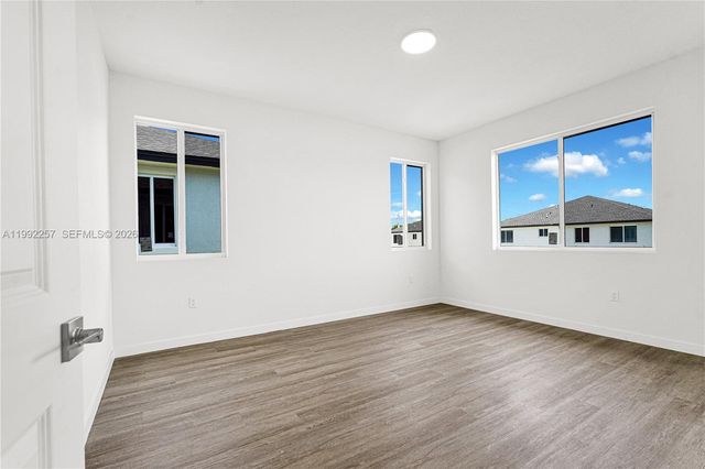 22431 SW 125 ave 19A, Miami, FL 33170