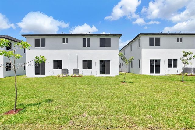22431 SW 125 ave 19A, Miami, FL 33170