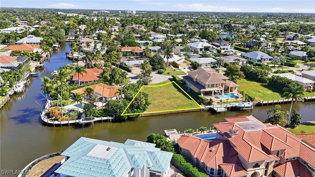 1510 Mullet LN, Naples, FL 34102