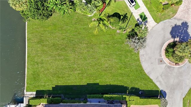 1510 Mullet LN, Naples, FL 34102